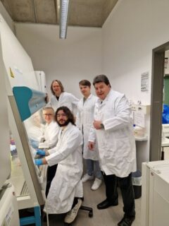 Zum Artikel "Lab shadowing of X03 at C02 labs"