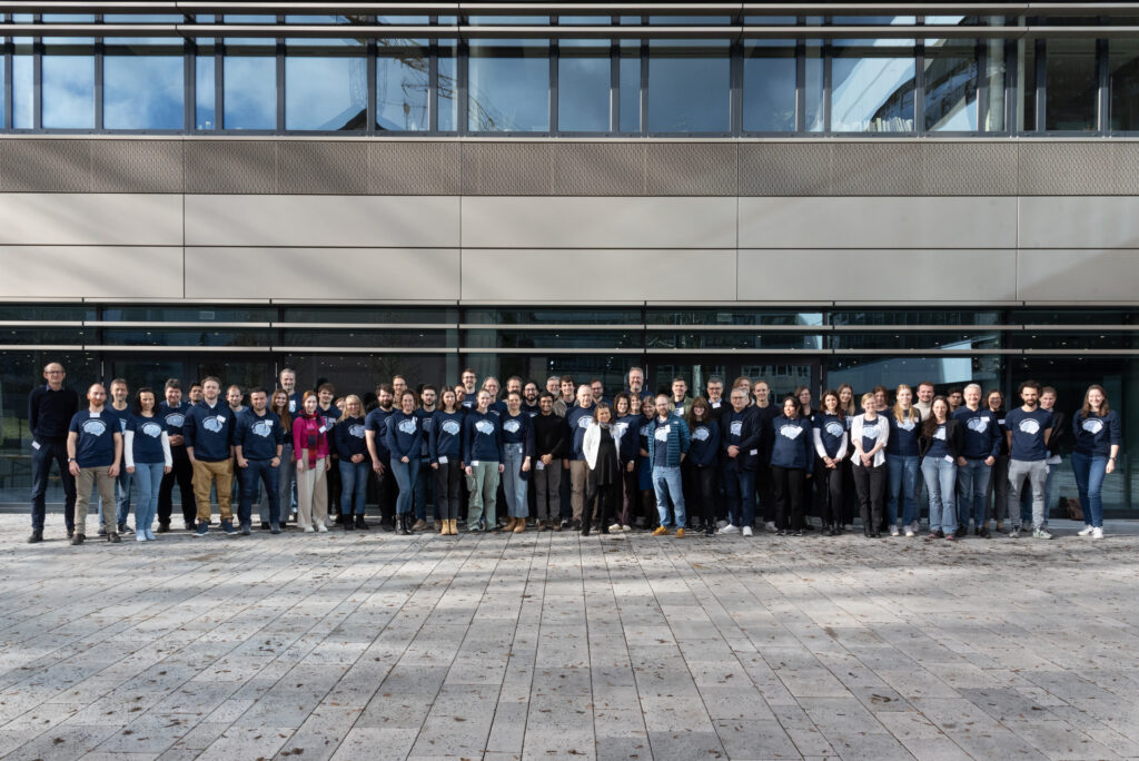 EBM members pose in front of the new MPZPM building (Image: Susanne Viezens)