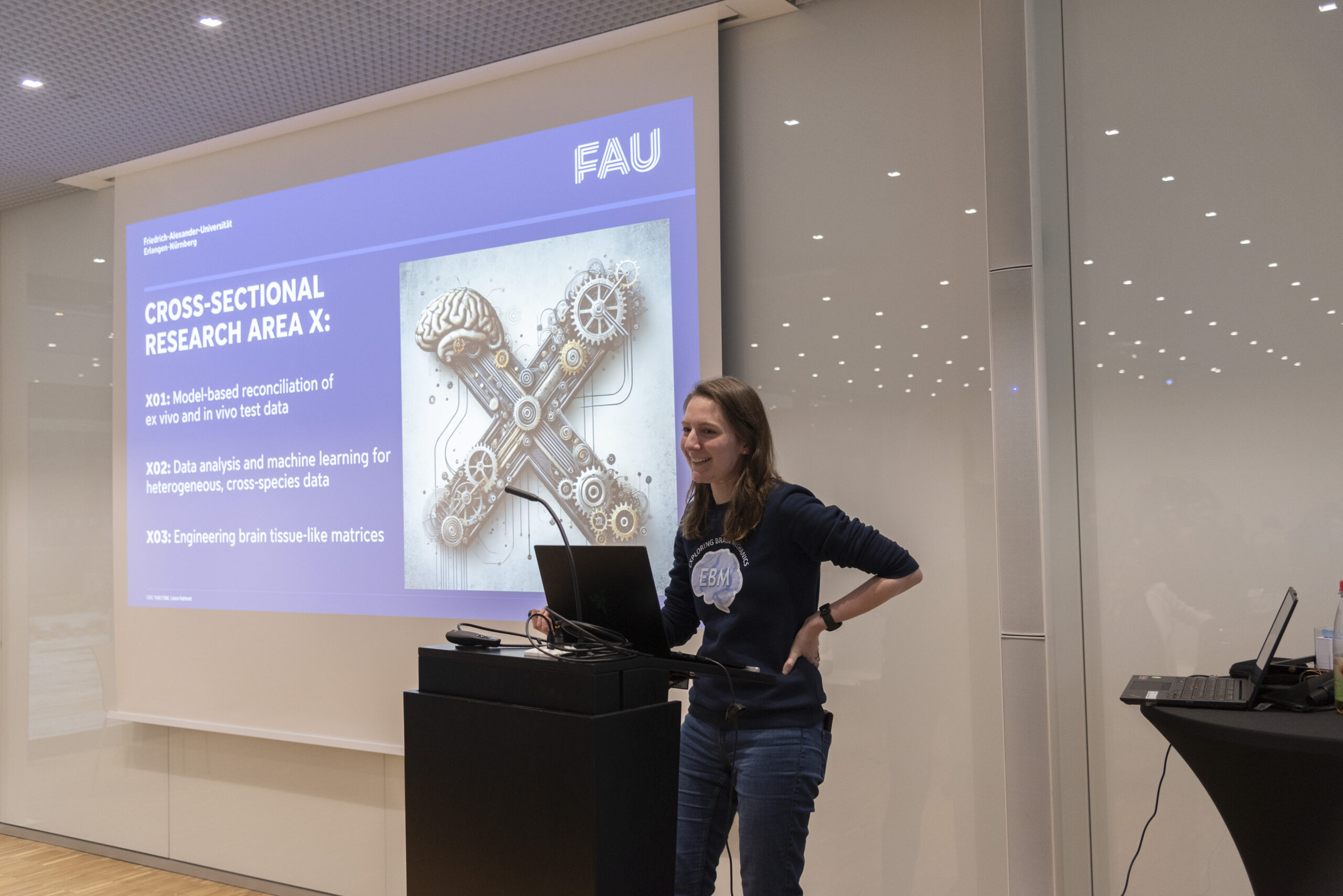 Katharina Breininger presenting the progress update on the cross-sectional projects. (Image: S. Viezens)