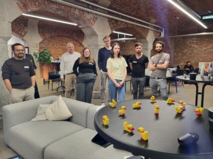 Same bricks, different ducks — creativity at work! (Image: A. Dakkouri-Baldauf)