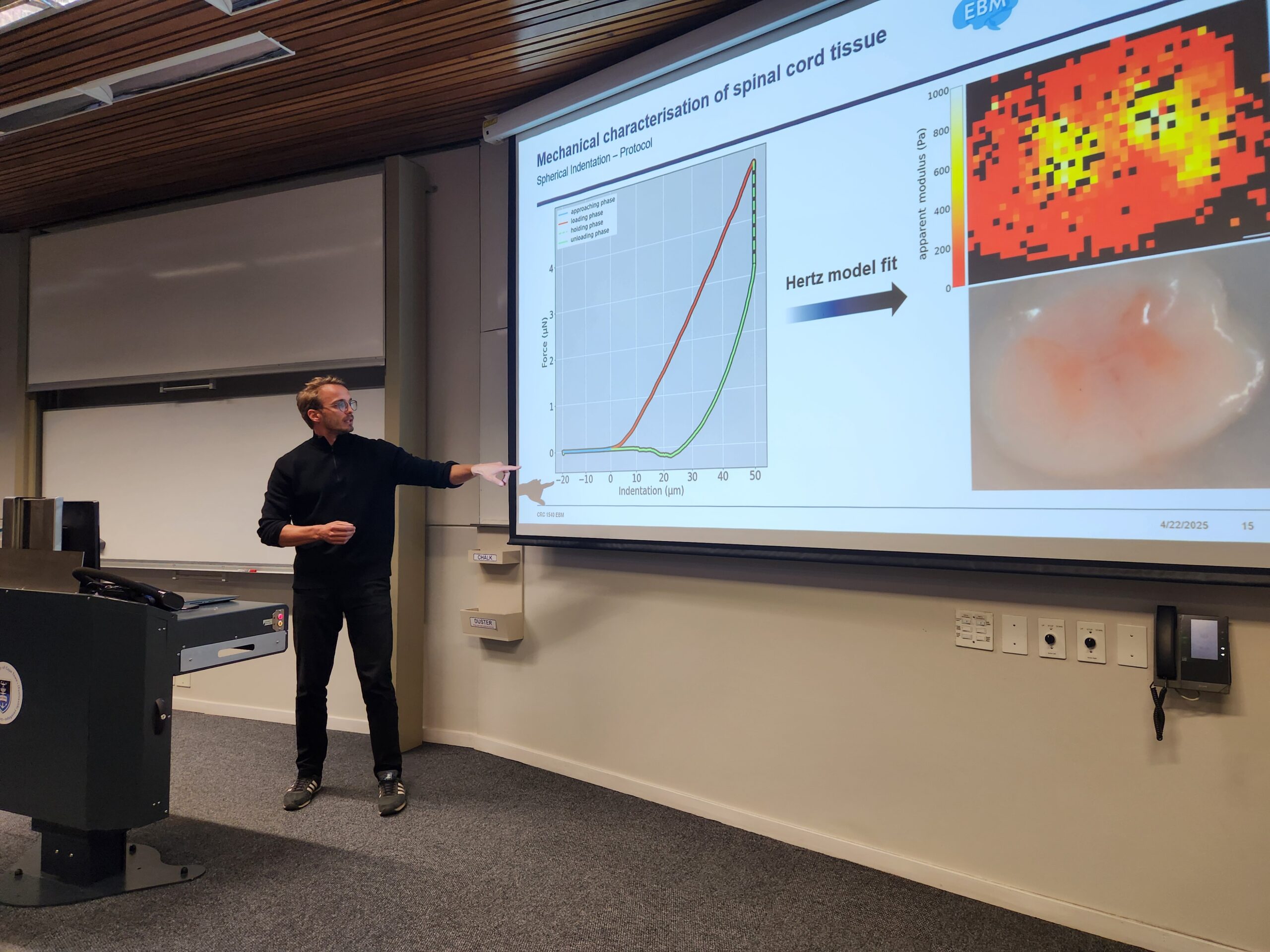 Oskar Neumann giving a seminar talk on spinal cord biomechanics at the Division of Biomedical Engineering (UCT) (Image: T. Franz)