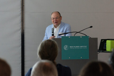 EBM Mercator Fellow Gerhard A. Holzapfel chairs the first session of the international EBM Symposium 2025. (Image: S. Viezens)