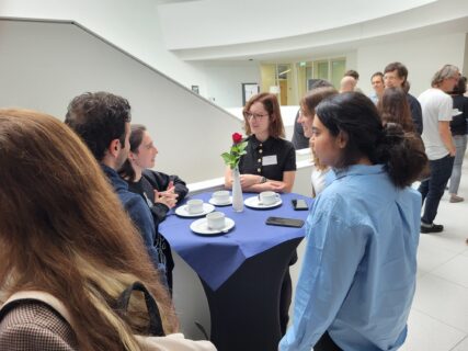 Networking and exchange during coffee breaks. (Image: A. Dakkouri-Baldauf)