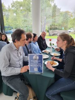 Lively networking atmosphere during the “Meet the Mentor” lunch. (Image: A. Dakkouri-Baldauf)