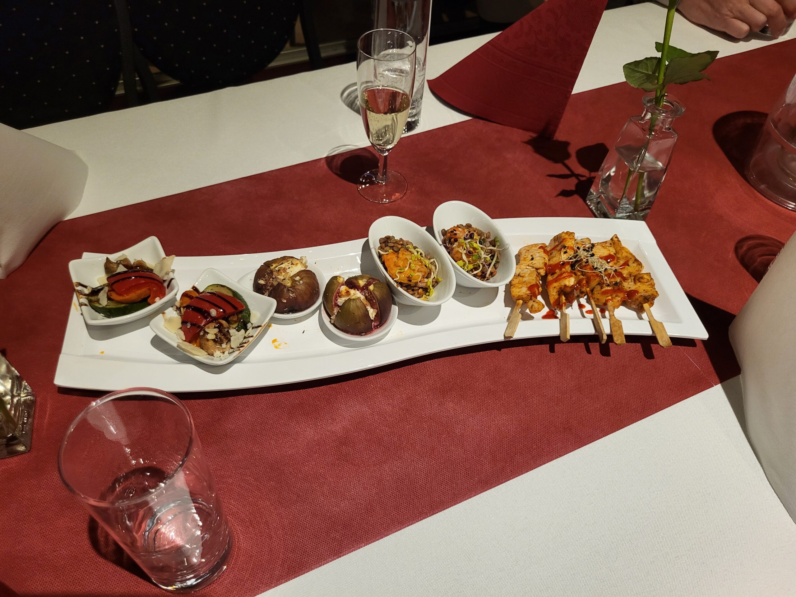 Culinary highlights from the EBM Symposium 2025 dinner. (Image: A. Dakkouri-Baldauf)