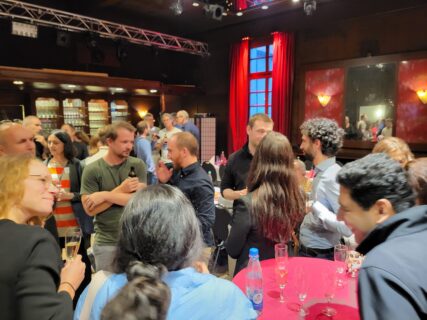Networking and celebration during the conference dinner at Kulturforum Logenhaus. (Image: A. Dakkouri-Baldauf)