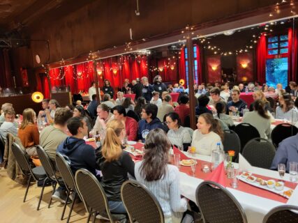 Networking and celebration during the conference dinner at Kulturforum Logenhaus. (Image: A. Dakkouri-Baldauf)