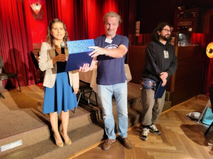 The next poster award winner is revealed by Silvia Budday and Kristian Franze. And the winner is… (Image: A. Dakkouri-Baldauf)