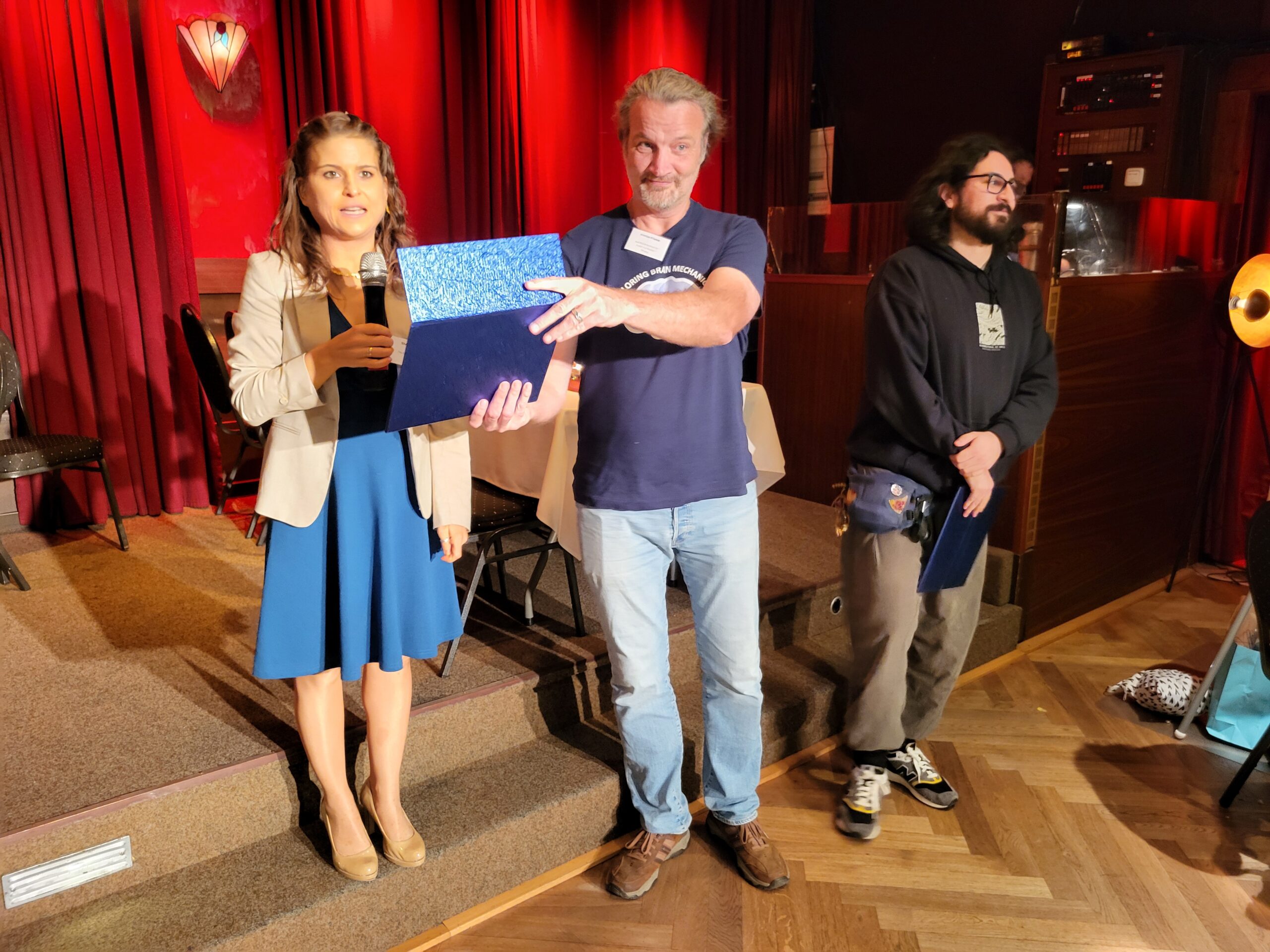 The next poster award winner is revealed by Silvia Budday and Kristian Franze. And the winner is… (Image: A. Dakkouri-Baldauf)