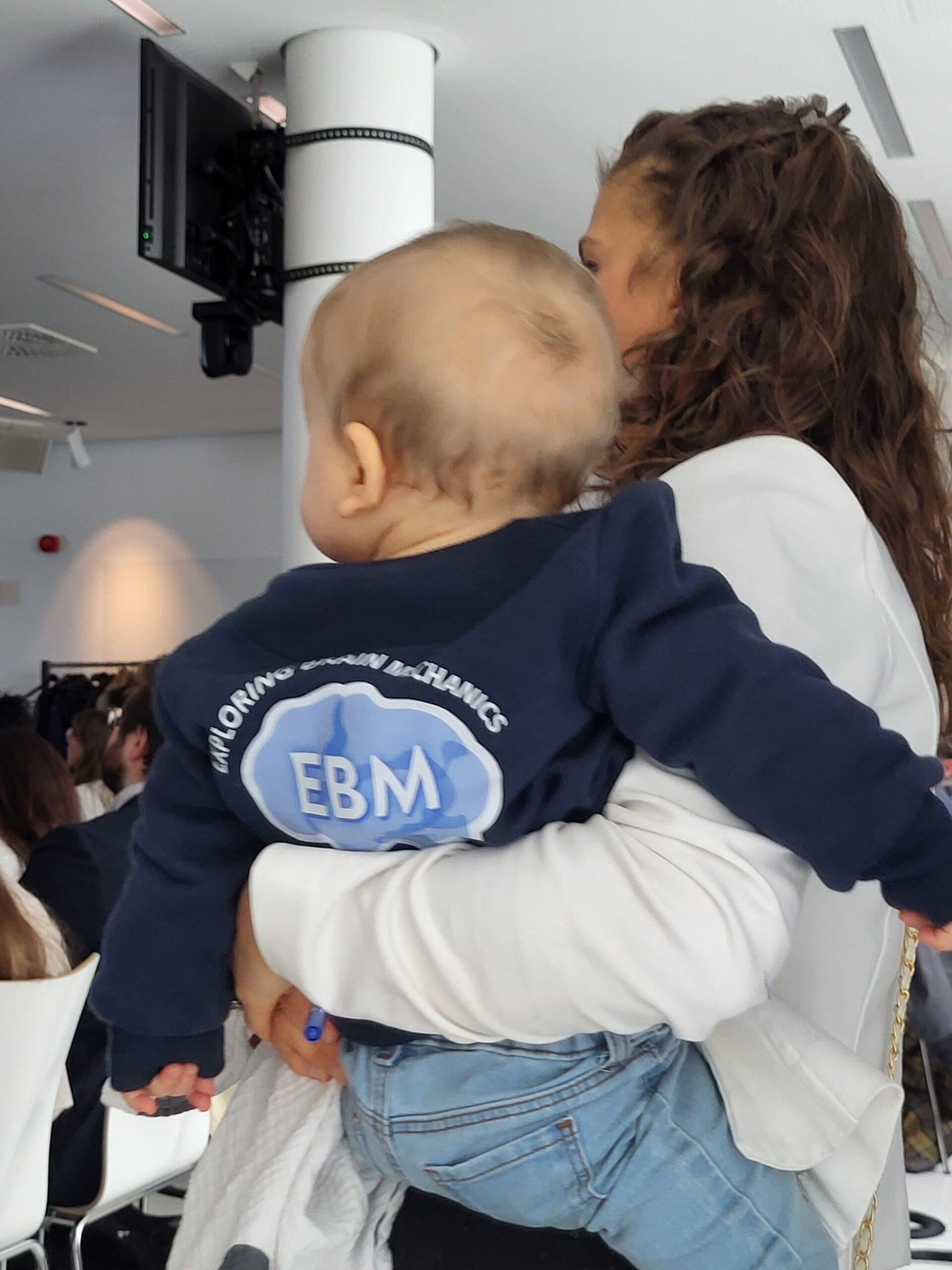 Even the tiniest brain mechanics enthusiast joins the talks in style! (Image: A. Dakkouri-Baldauf)