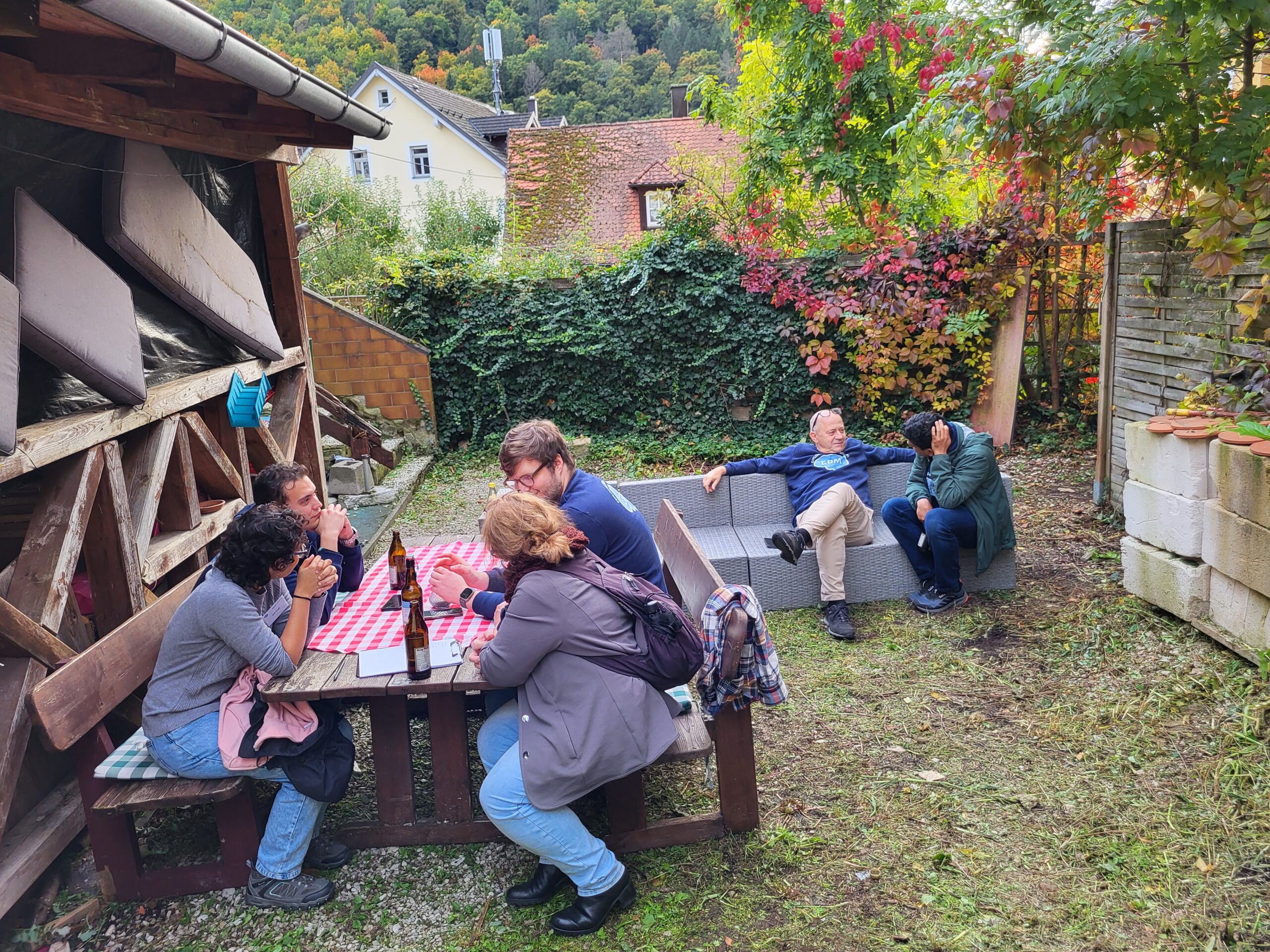 Casual moments behind the scenes at the archery barn. (Image: A. Dakkouri-Baldauf)"