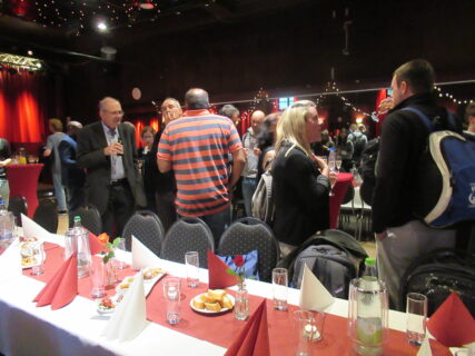 Networking and celebration during the conference dinner at Kulturforum Logenhaus. (Image: D. Bittner)
