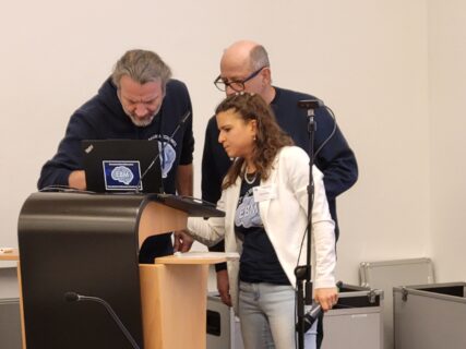 EBM leadership kicking off the presentation tech. (Image: A. Dakkouri-Baldauf)