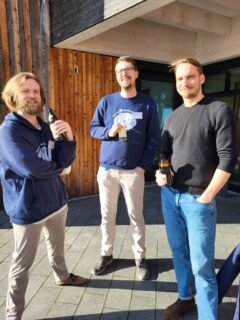 Enjoying a well-deserved lunch break together. (Image: A. Dakkouri-Baldauf)