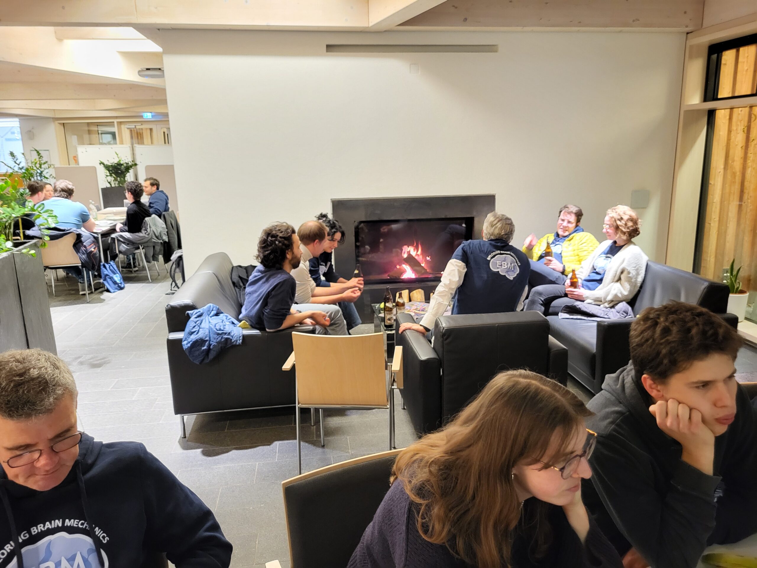 EBMers in lively conversation, exchanging ideas. (Image: A. Dakkouri-Baldauf)