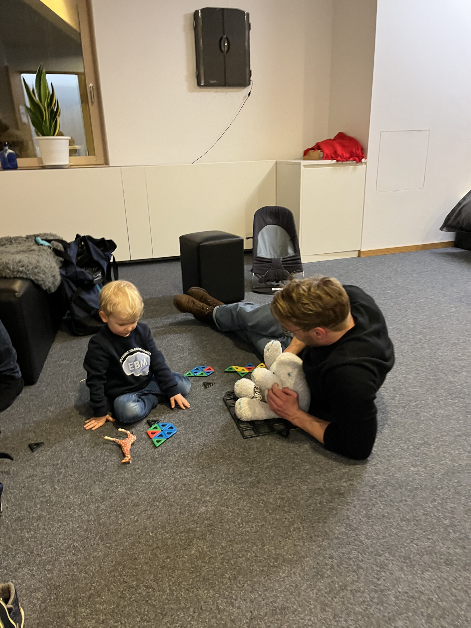 Playful moments at the EBM retreat. (Image: S. Budday)