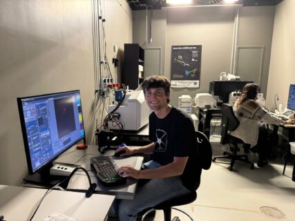 Niklas Gampl at Caren Norden’s lab in Oeiras, Portugal. (Image: C. De Figueiredo / M. Cruz)