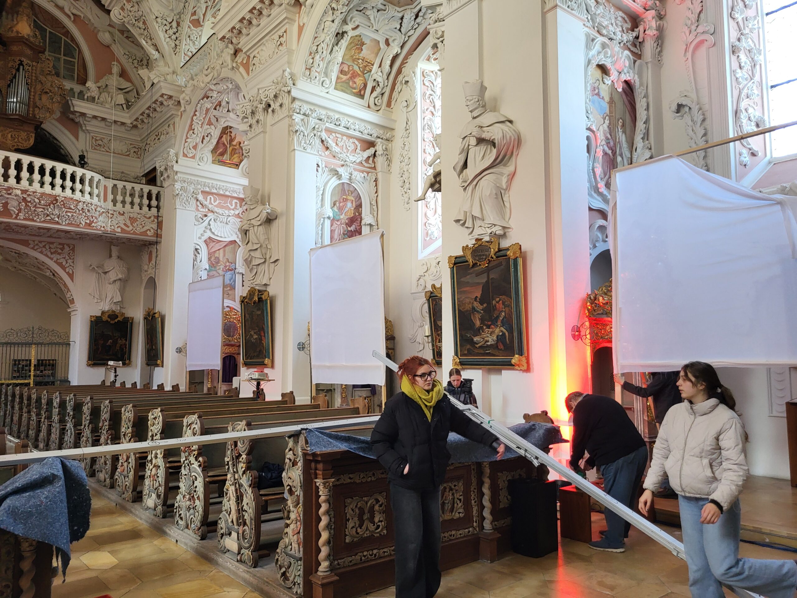 The Baroque church gradually transforms through technical setup. Photo: A. Dakkouri-Baldauf