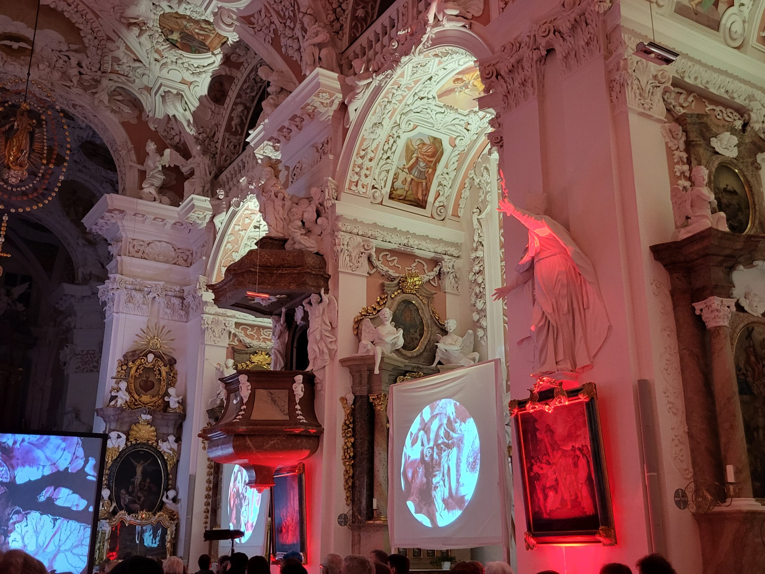 An immersive encounter of art, music, and neuroscience, inspired by EBM research. Photo: A. Dakkouri-Baldauf