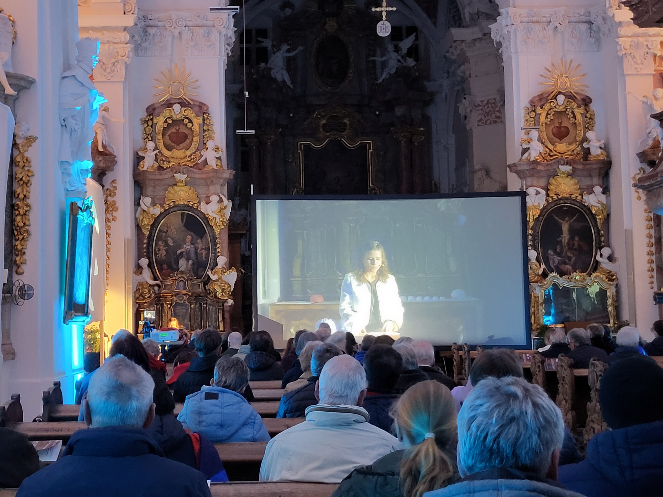 An immersive encounter of art, music, and neuroscience, inspired by EBM research. Photo: A. Dakkouri-Baldauf