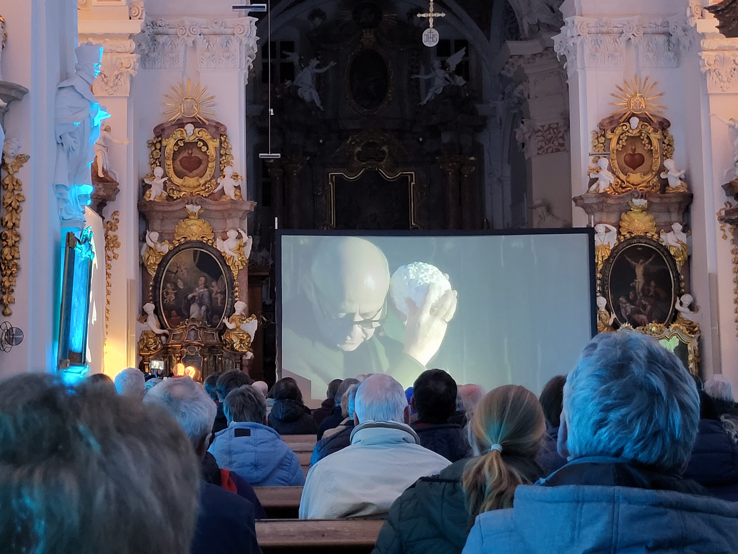 An immersive encounter of art, music, and neuroscience, inspired by EBM research. Photo: A. Dakkouri-Baldauf