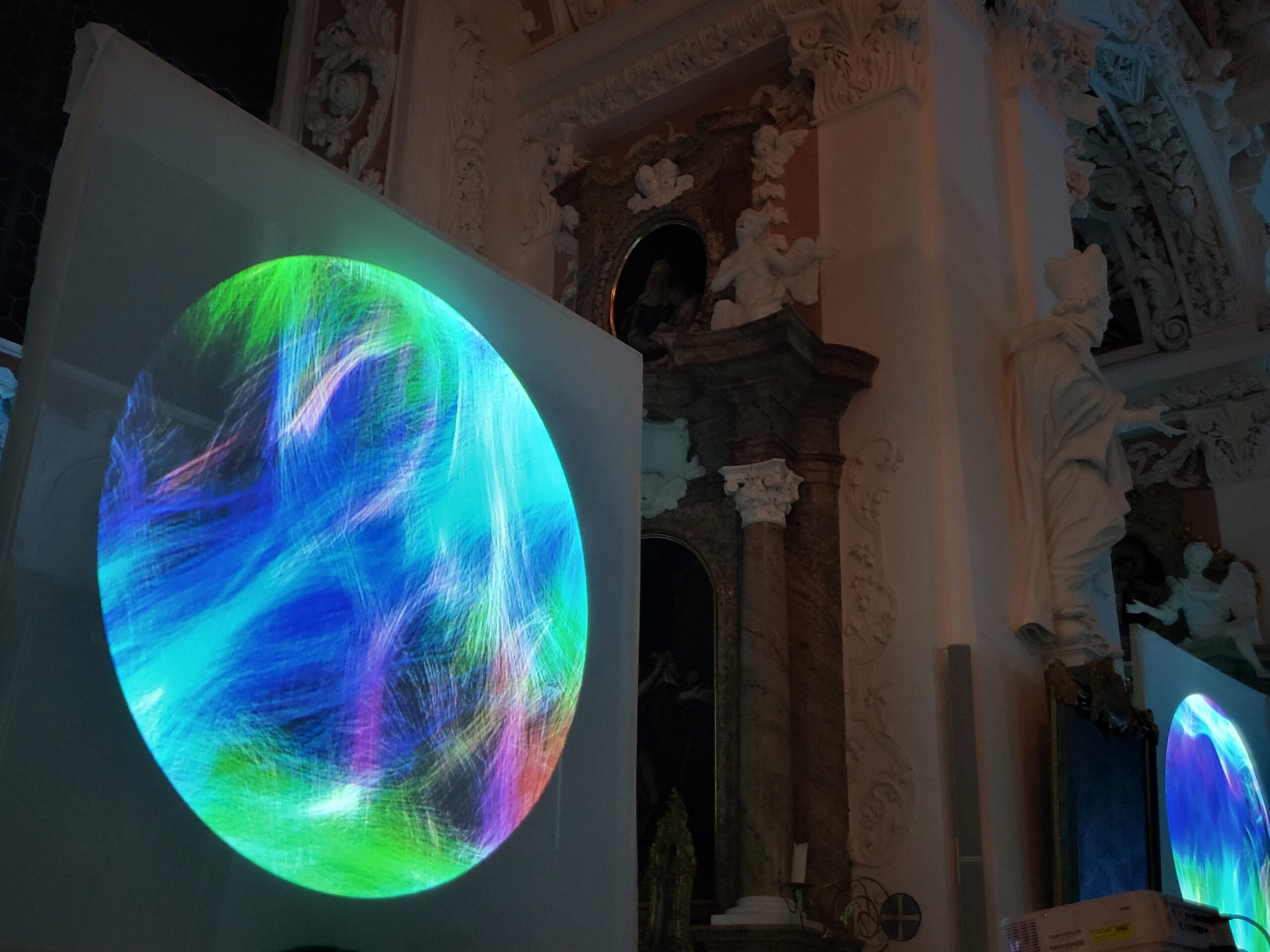 An immersive encounter of art, music, and neuroscience, inspired by EBM research. Photo: A. Dakkouri-Baldauf