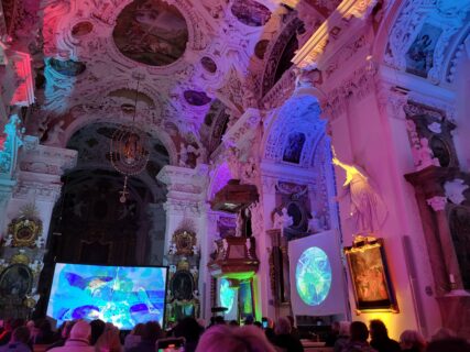 An immersive encounter of art, music, and neuroscience, inspired by EBM research. Photo: A. Dakkouri-Baldauf