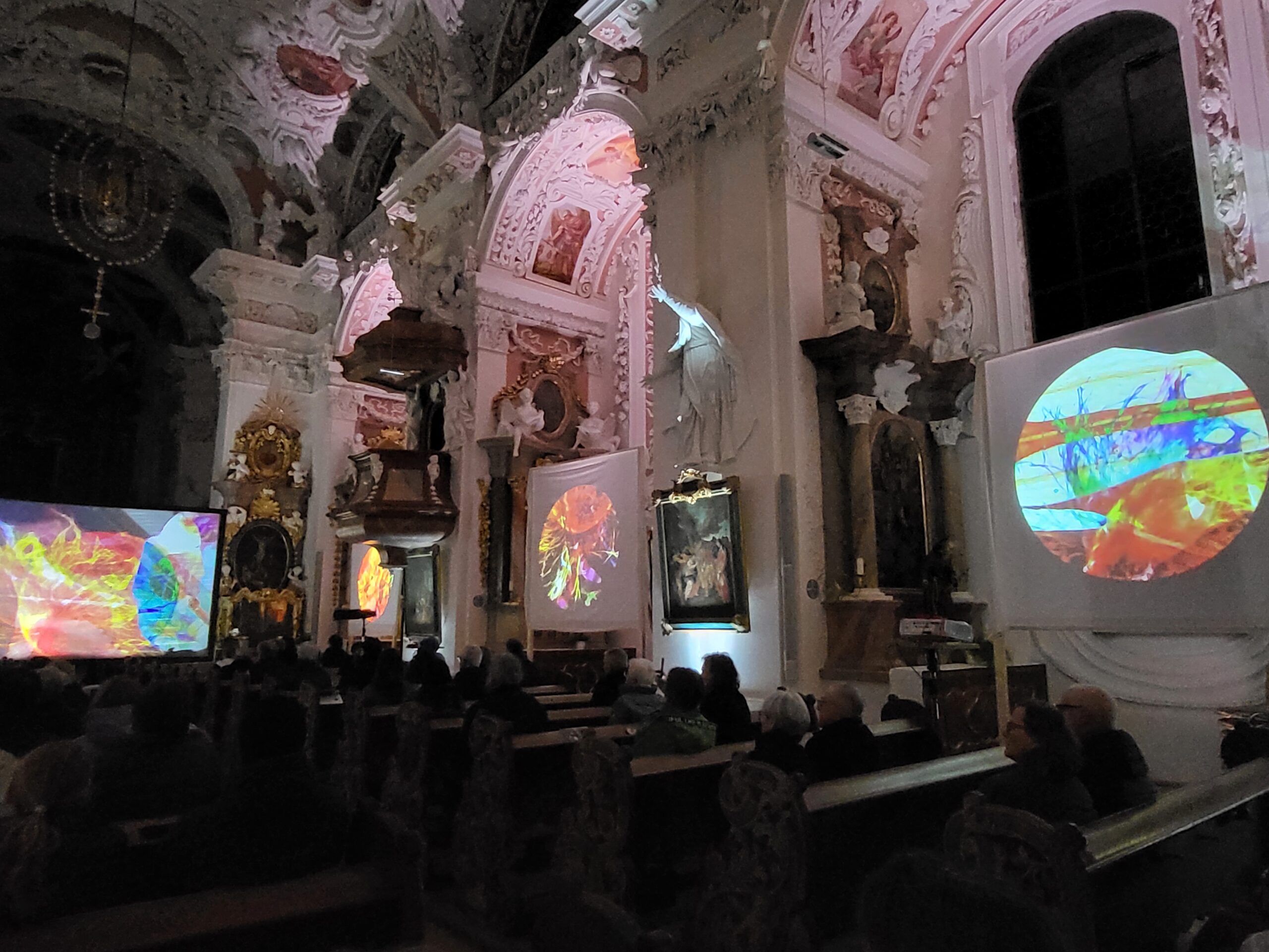 An immersive encounter of art, music, and neuroscience, inspired by EBM research. Photo: A. Dakkouri-Baldauf