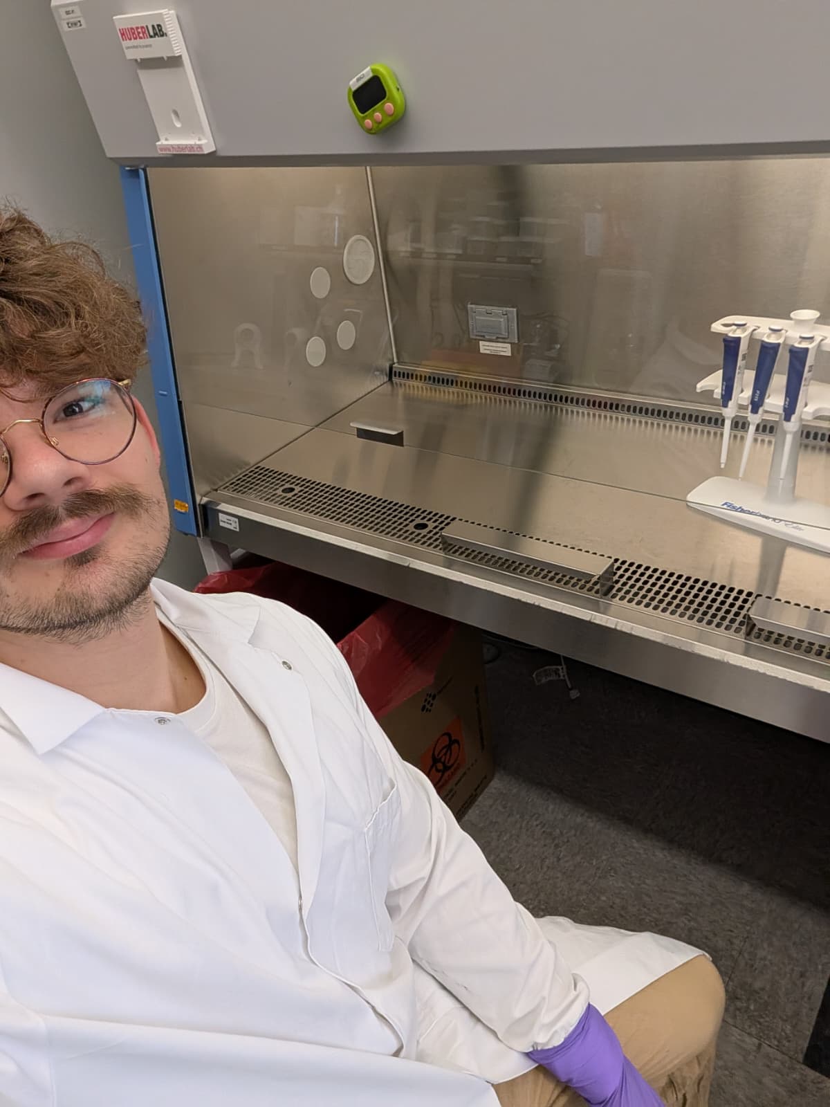 Working under sterile conditions. Photo: M. Lorke