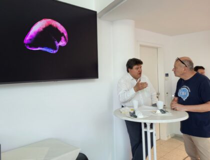 A colorful 3D visualization sparks an animated conversation over coffee. Photo: A. Dakkouri-Baldauf