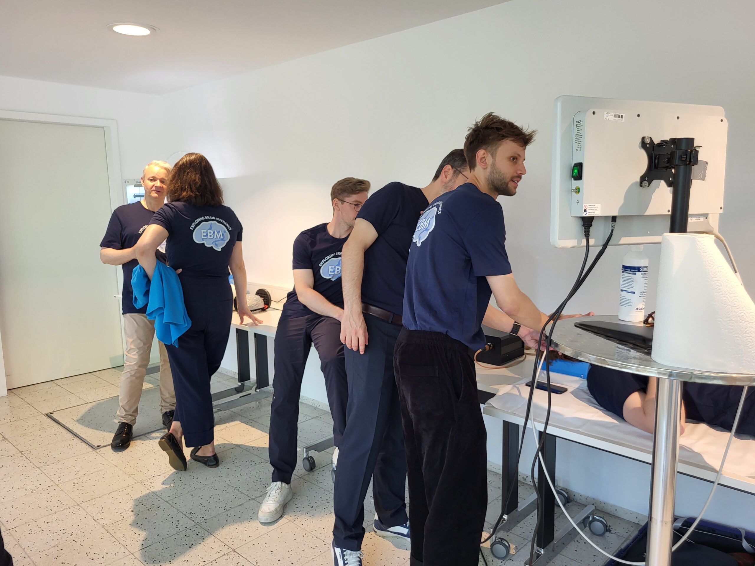 Live demo time: mechanical testing takes center stage. Photo: A. Dakkouri-Baldauf