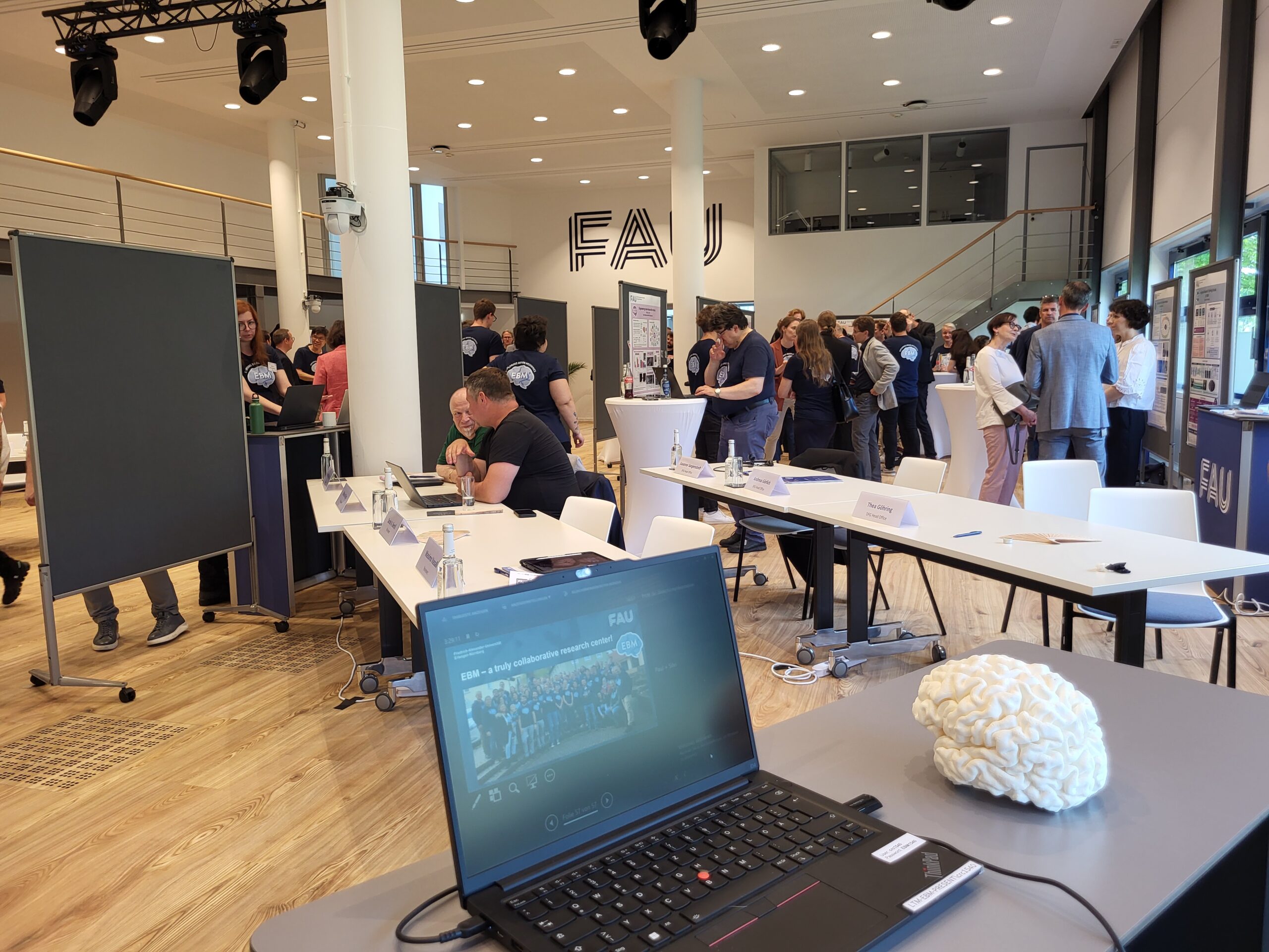 The poster session provided an opportunity for in-depth scientific exchange between EBM researchers and the international DFG review panel. Photo: A. Dakkouri-Baldauf