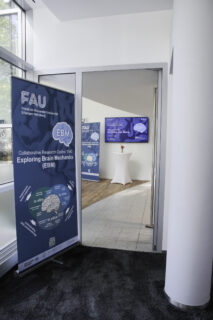 A warm welcome awaits: signage guiding guests to the DFG Review Panel Meeting. Photo: M. Gräve, J. Gonzalez / MMZ (FAU)