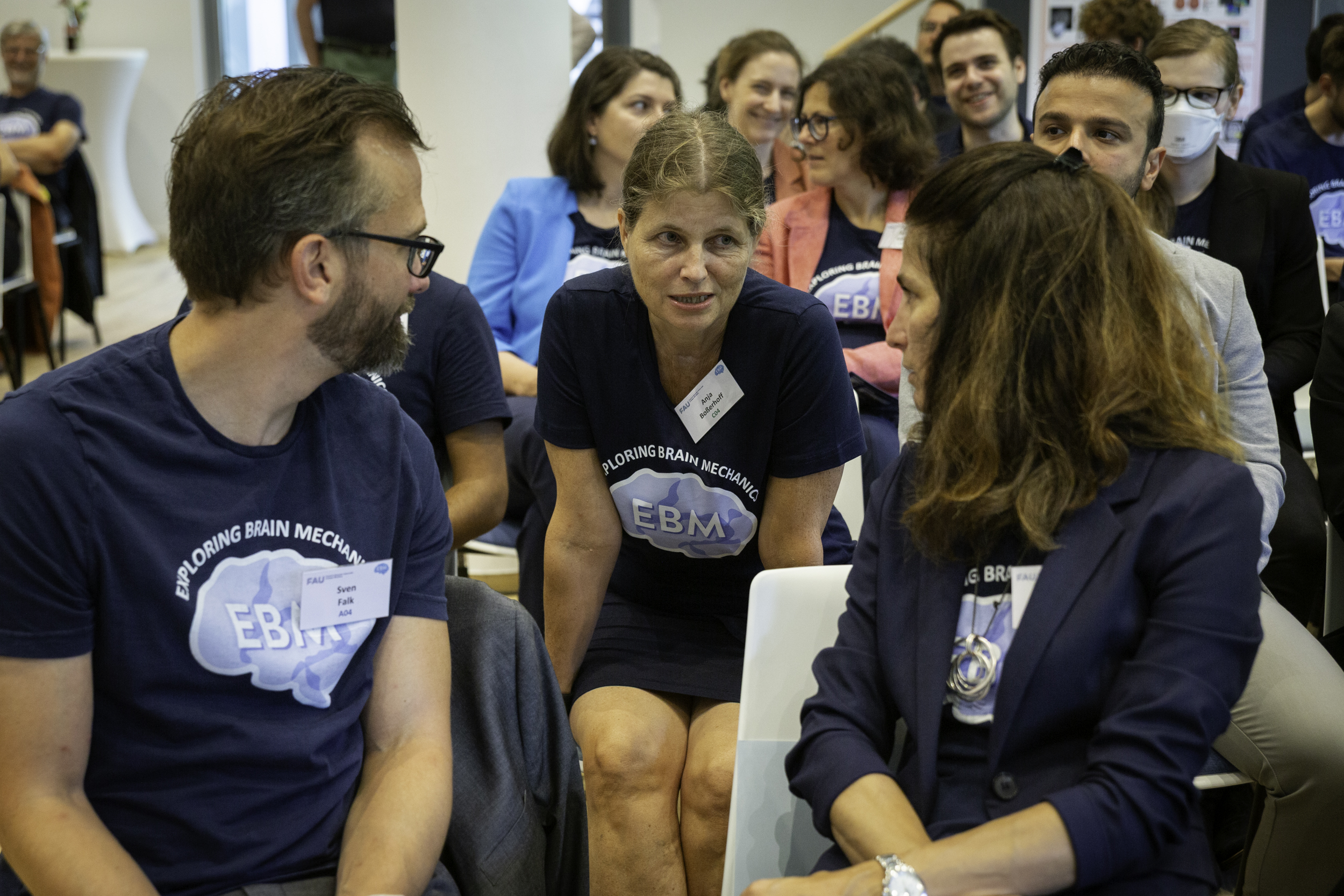 A last quick chat before the review officially kicks off. Photo: M. Gräve, J. Gonzalez / MMZ (FAU)